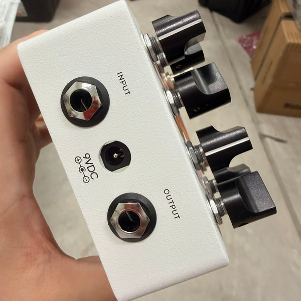 VAULT - RFUS white with mark
